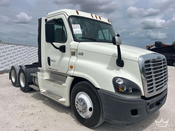 2016-freightliner-cascadia-125-image-2