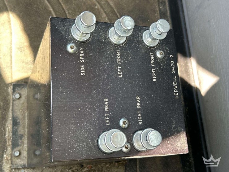 2019-freightliner-m2-106-image-32