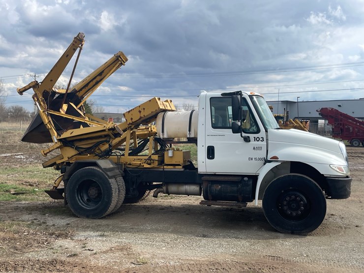 #4020-•-2004-international-truck-with-tree-spade-(has-wi-title)-image-4
