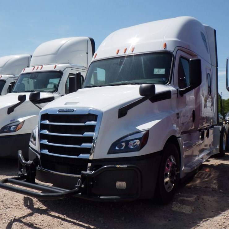 2020 FREIGHTLINER CASCADIA 126