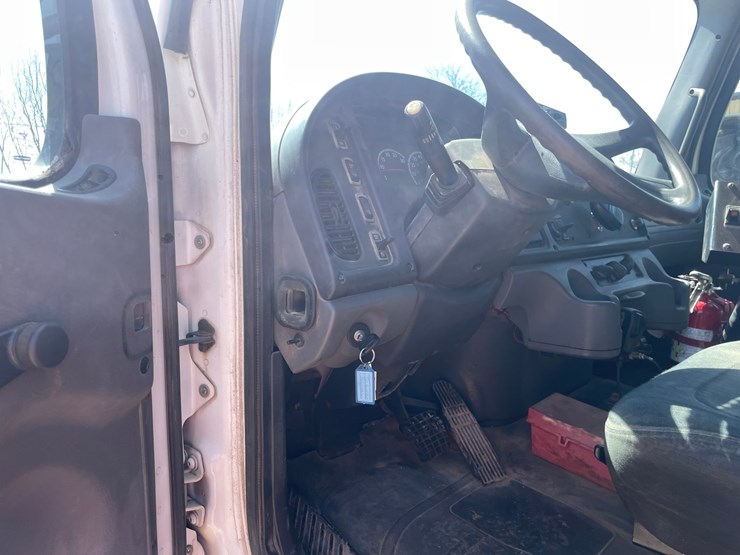 #4015-•-2004-freightliner-dump-truck-(has-wi-title)-image-73