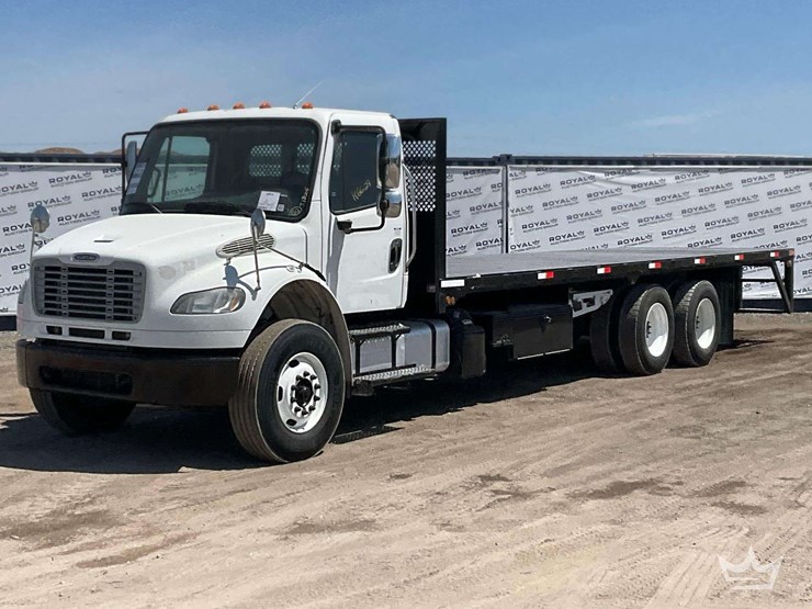 2016-freightliner-m2-106-image-1