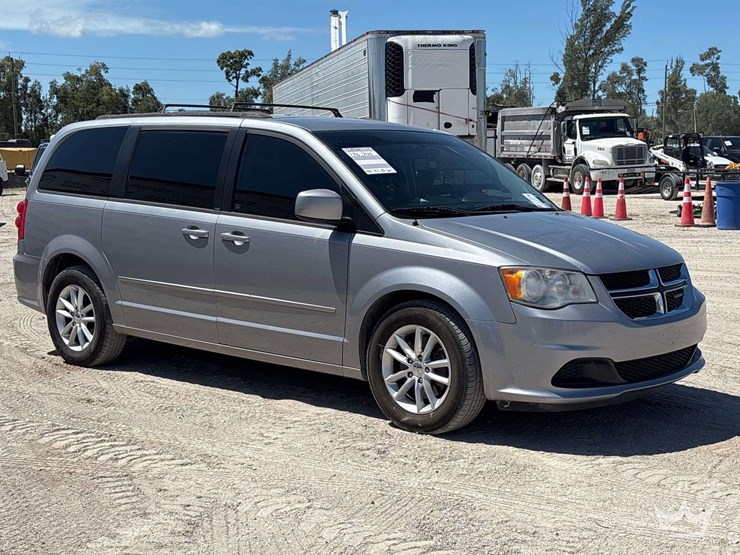 2014-dodge-grand-caravan-image-2