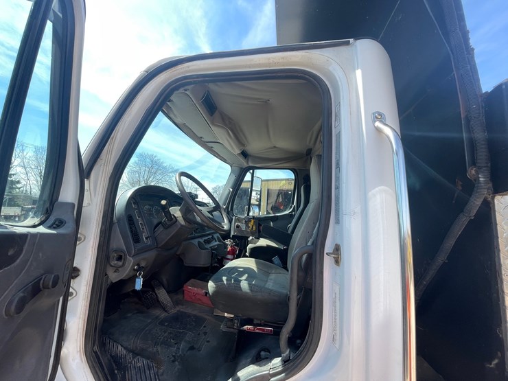#4015-•-2004-freightliner-dump-truck-(has-wi-title)-image-80