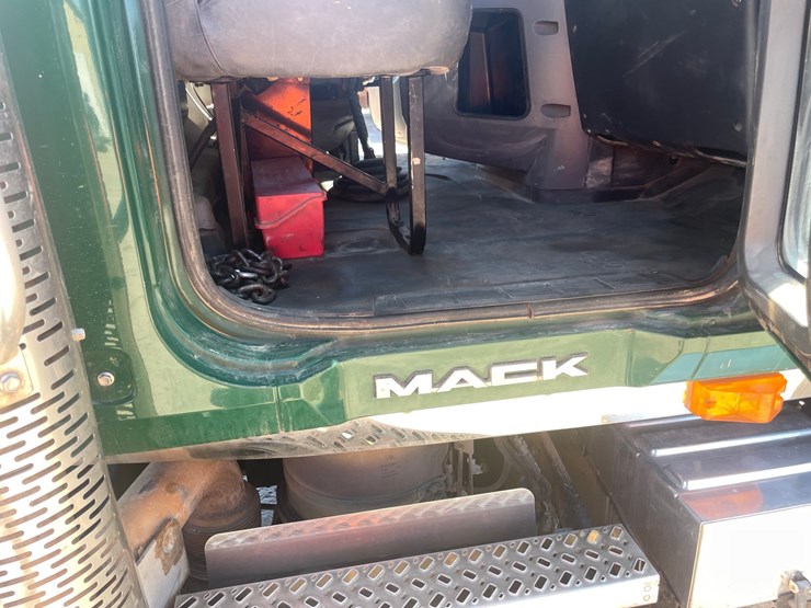 2013-mack-granite-104fr-image-158