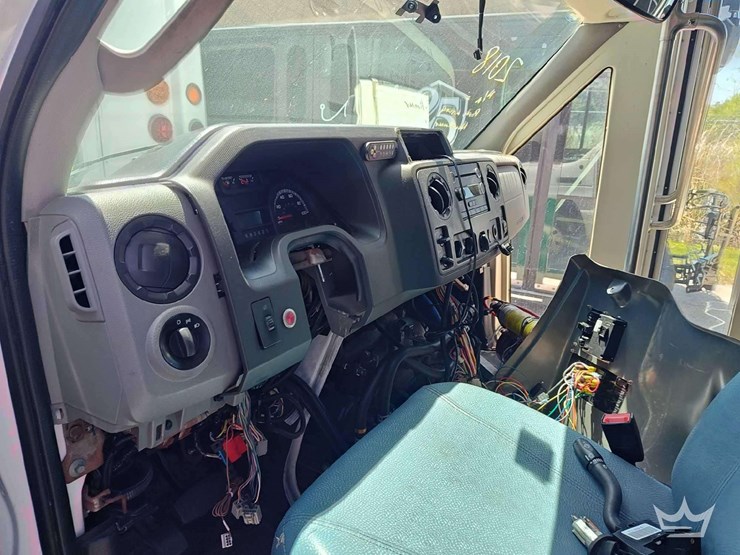 2017-ford-e450-image-9