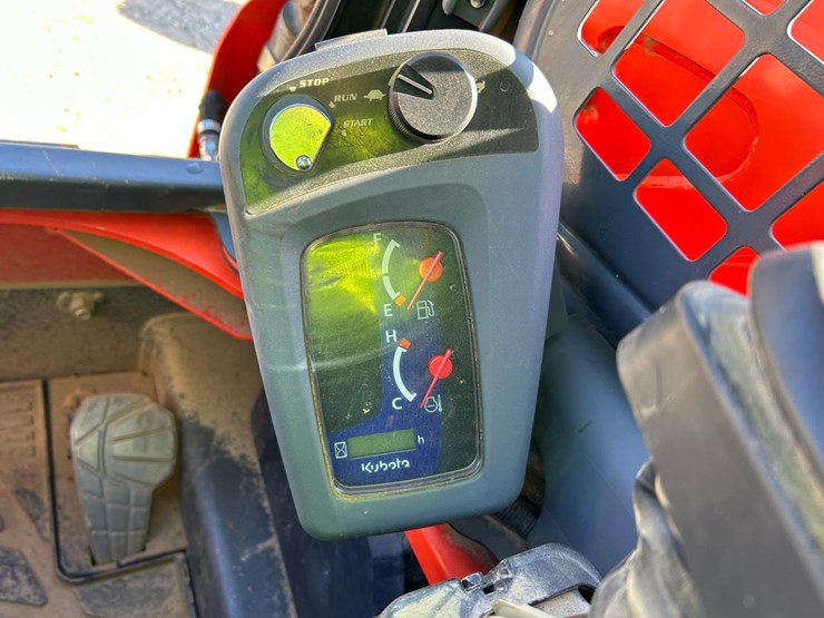 2017-kubota-ssv65-image-18