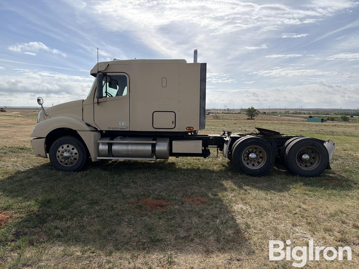 2007-freightliner-columbia-120-image-8