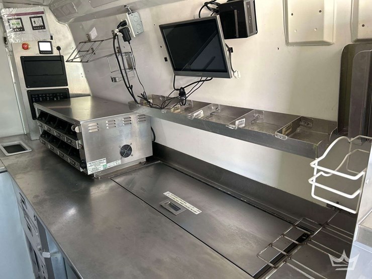 2021-mercedes-benz-sprinter-4500-image-30