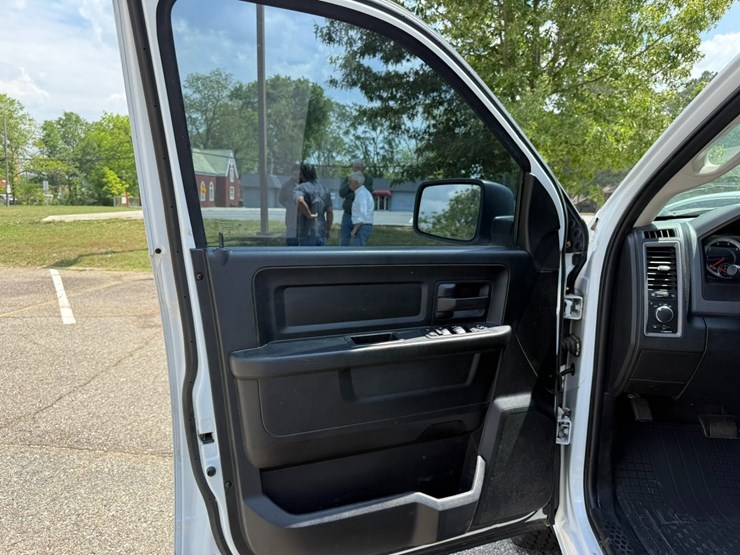 2018-dodge-1500-image-36