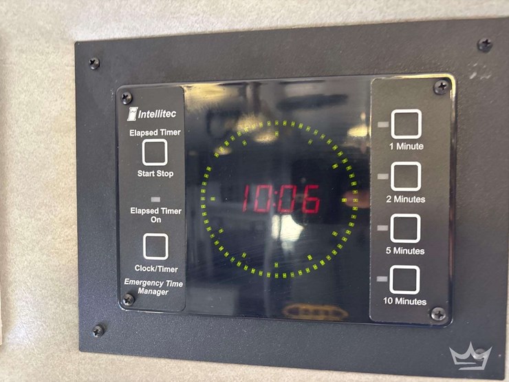 2015-freightliner-m2-106-image-36