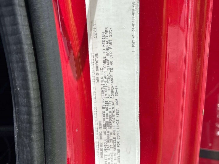 2015-freightliner-m2-106-image-6