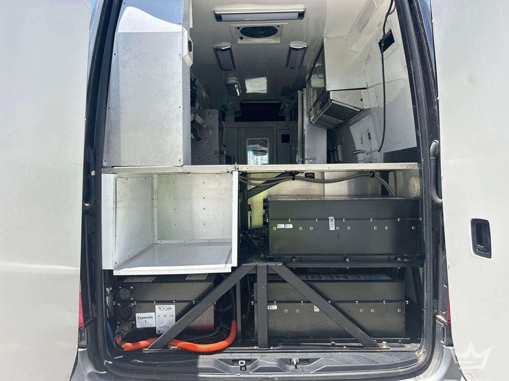 2021-mercedes-benz-sprinter-4500-image-33