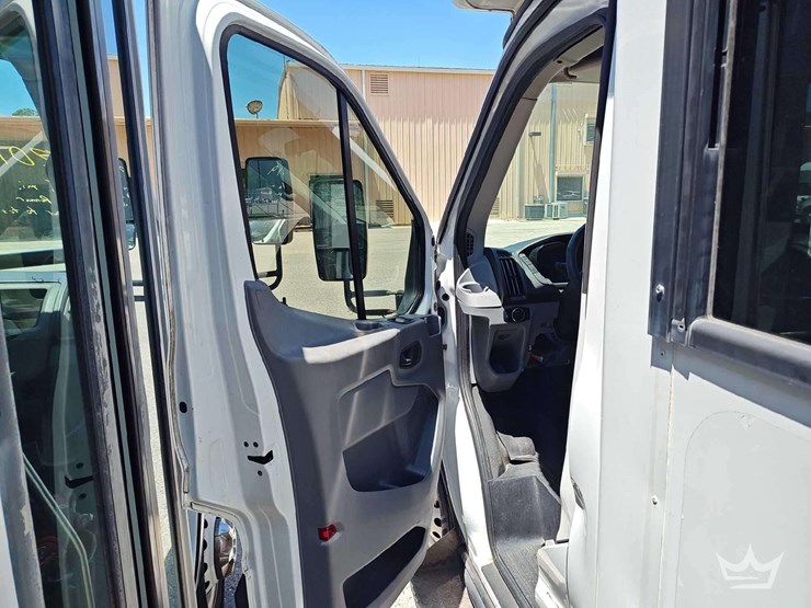 2019-ford-transit-image-27