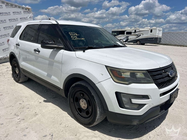 2017-ford-explorer-image-2