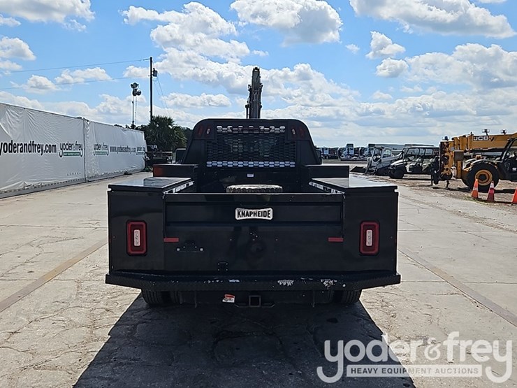 2022-chevrolet-3500hd-image-16