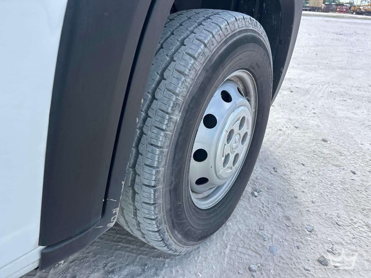 2022-ram-promaster-2500-image-24