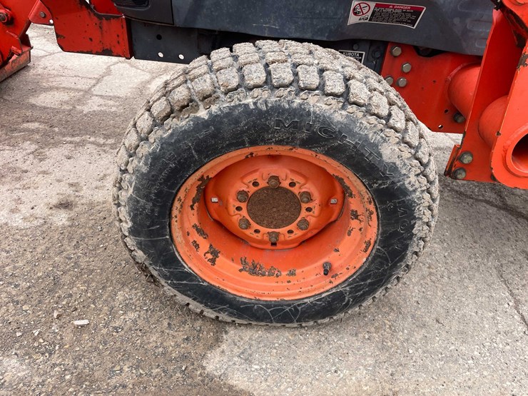 #4054-•-kubota-tractor-image-11