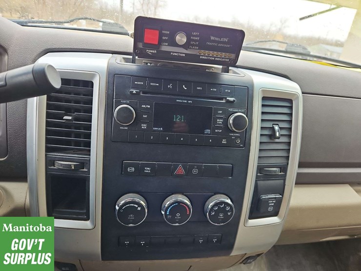 2011-dodge-3500-image-29