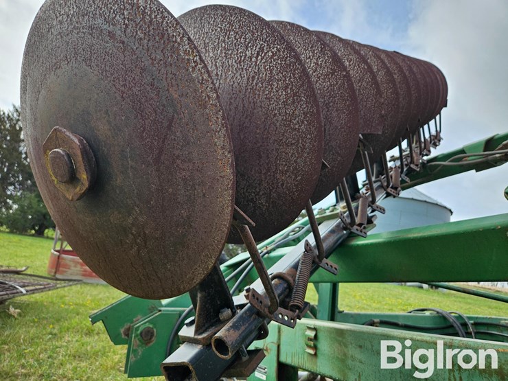 john-deere-220-image-15