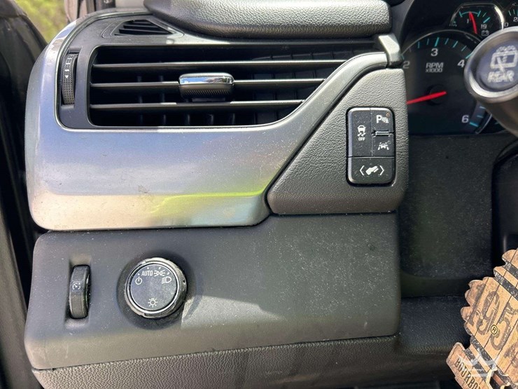 2019-chevrolet-tahoe-image-14