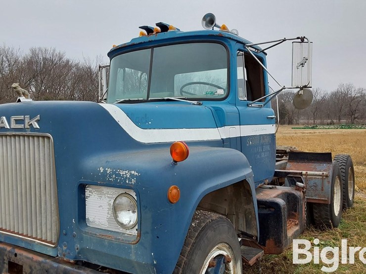 1974-mack-r600-image-11