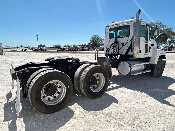 2007-mack-chn613-image-3