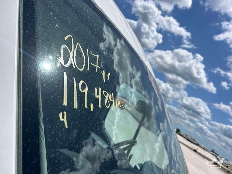 2017-ford-transit-image-24
