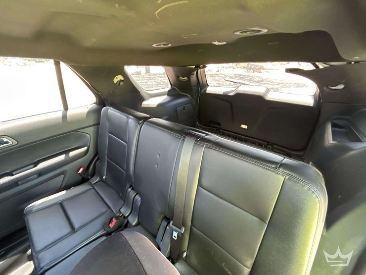 2016-ford-explorer-image-17