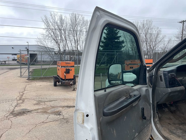 2006-ford-f450-xl-image-70