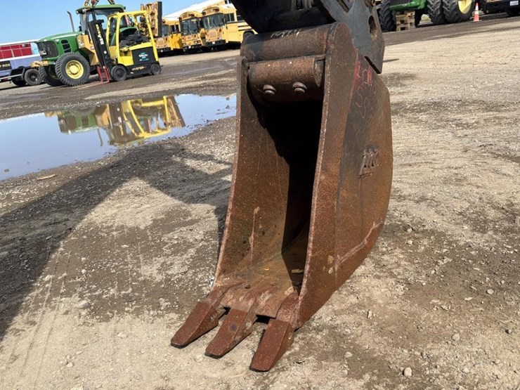 2019-deere-310l-ep-image-16