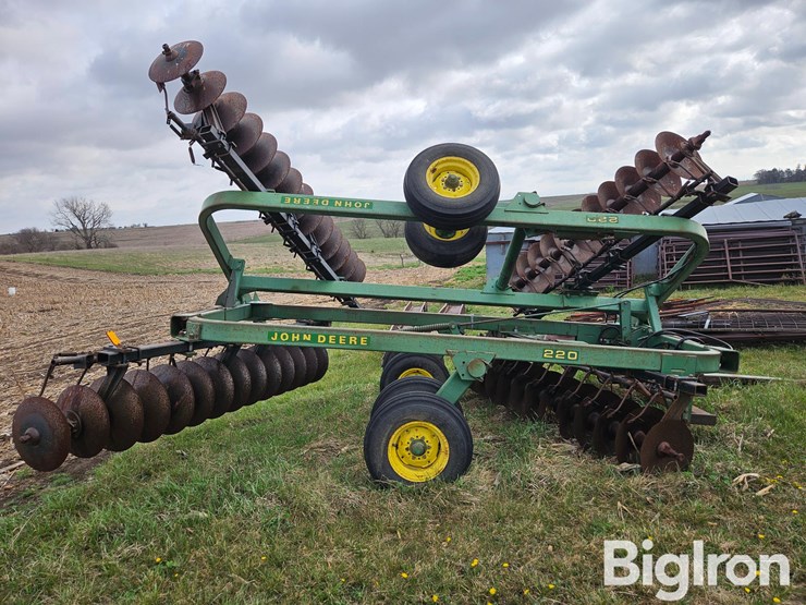 john-deere-220-image-4