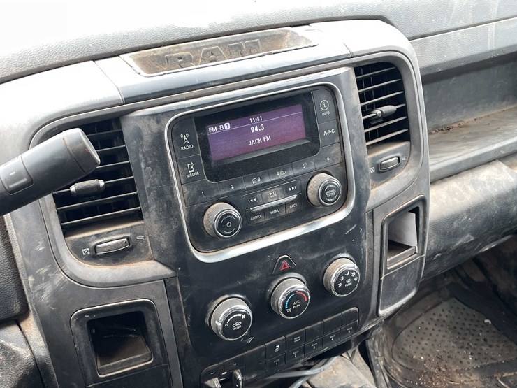 2015-dodge-ram-3500-image-104