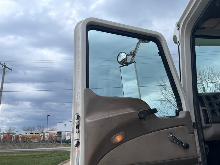 #4030-•-2005-mack-tractor-unit-18-image-73