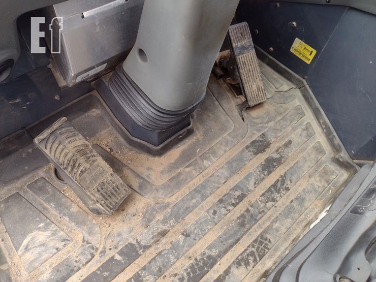 deere-204l-image-11