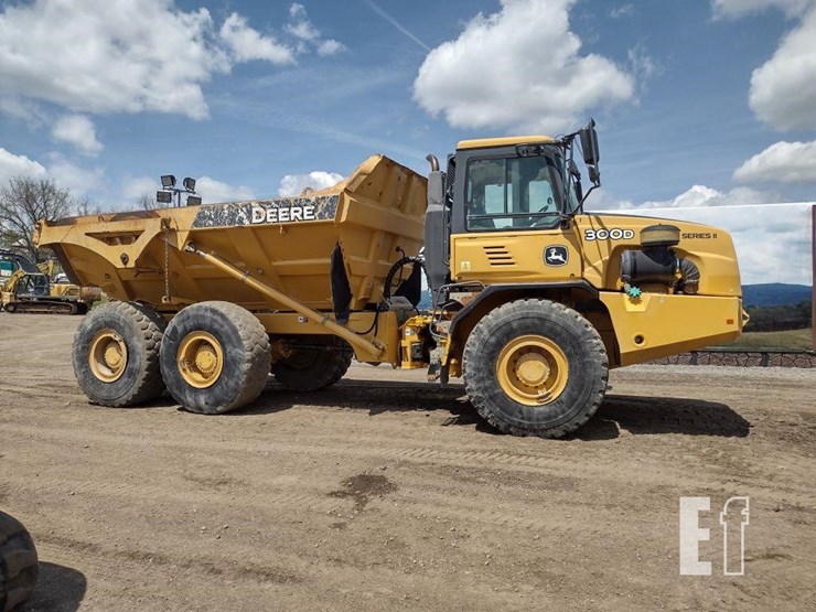 deere-300d-image-3