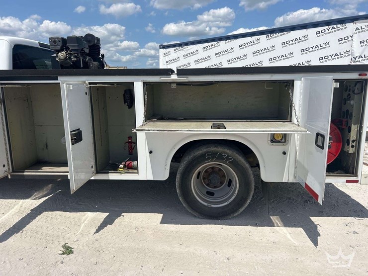 2016-ford-f350-image-12
