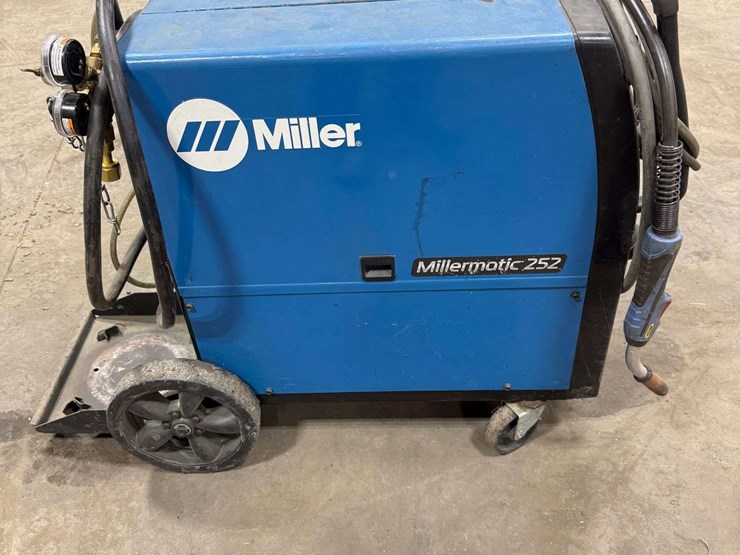 miller-millermatic-252-wire-feed-welder---toppenish,-wa-image-3