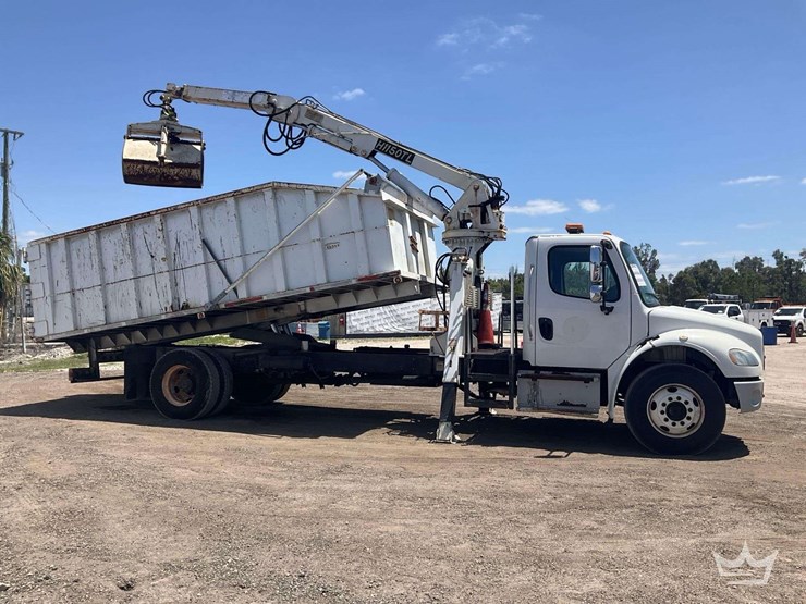 2015-freightliner-m2-106-image-40