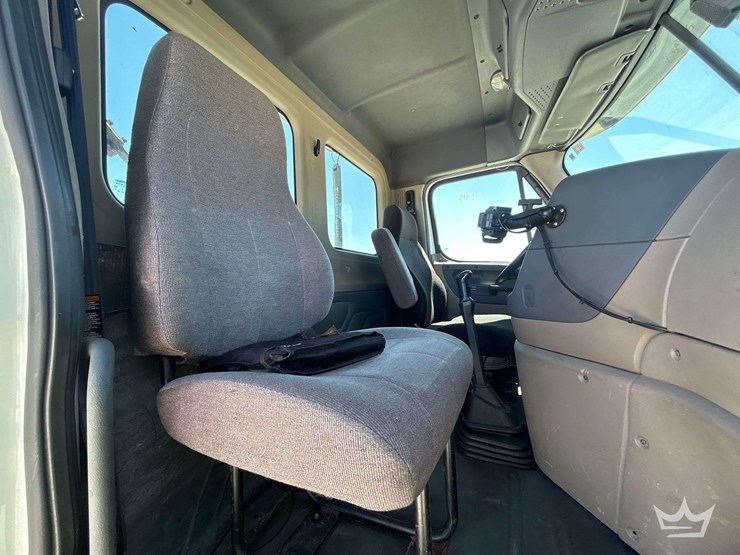 2012-freightliner-cascadia-125-image-25