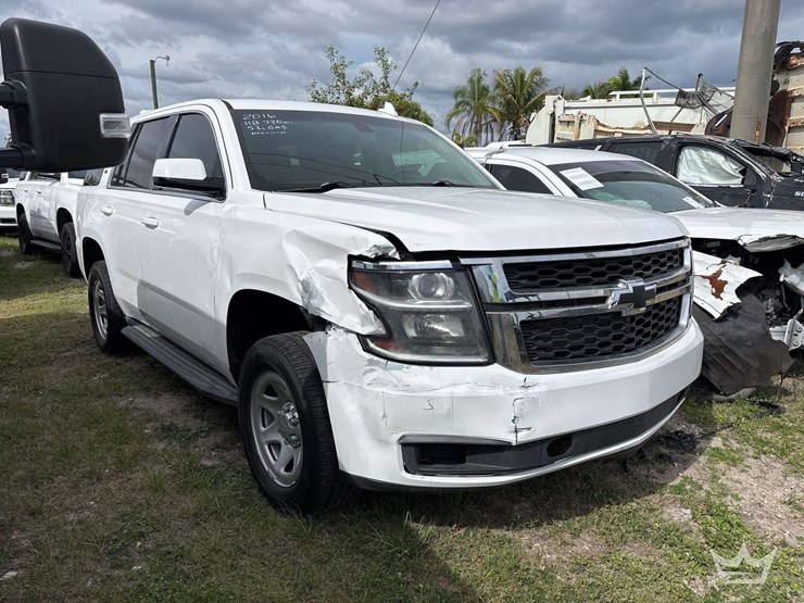 2016-chevrolet-tahoe-image-2
