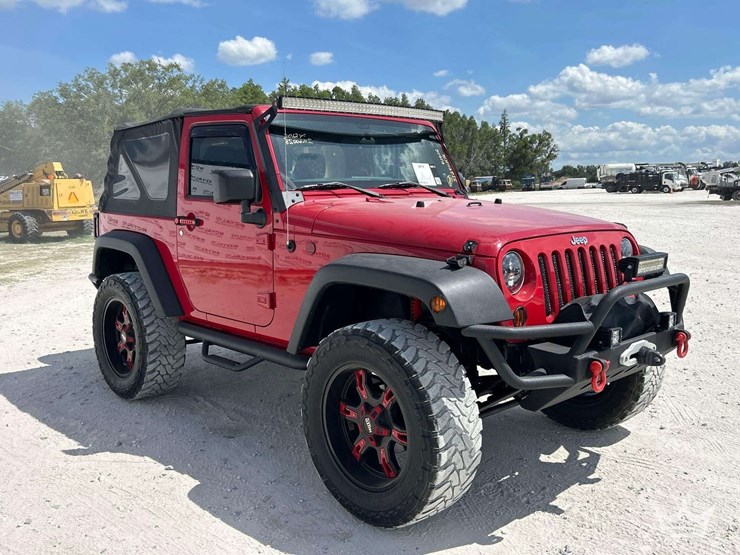 2012-jeep-wrangler-sport-image-2