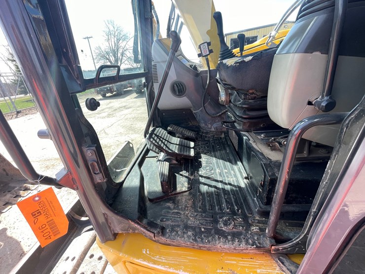 2014-komatsu-pc78-image-44
