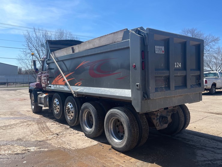 #4013-•-2000-quad-axle-mack-dump-truck-(has-wi-title)-image-7