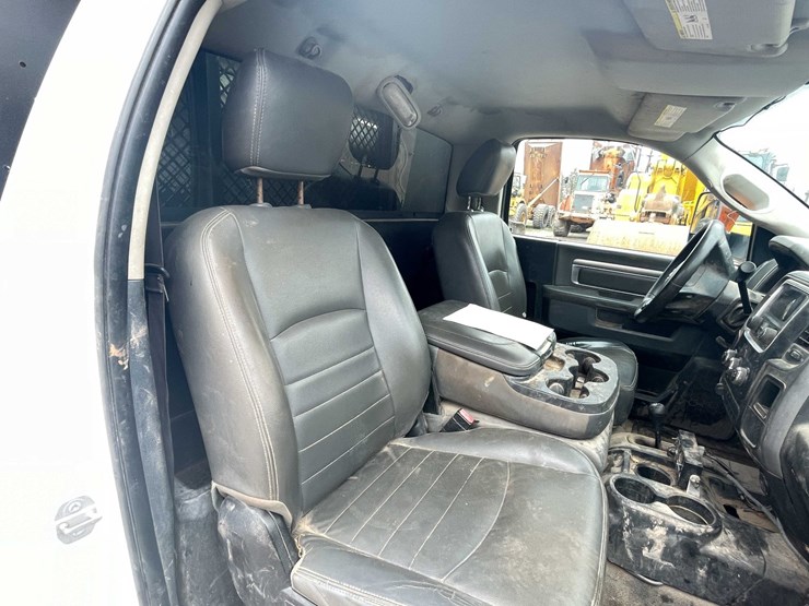 2015-dodge-ram-3500-image-81