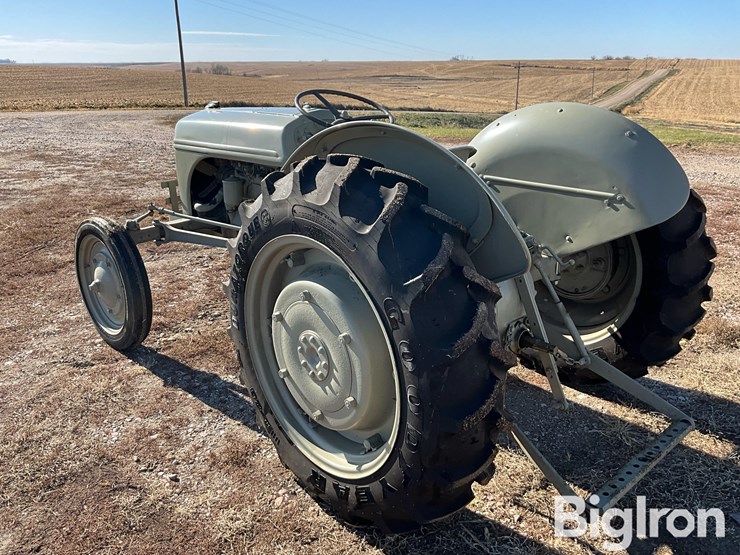 1941-ford-9n-image-7