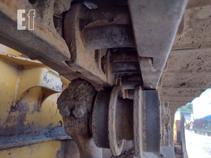 2004-deere-650h-image-28