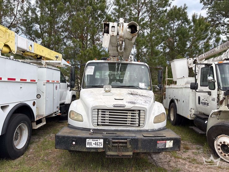 2010-freightliner-m2-106-image-55