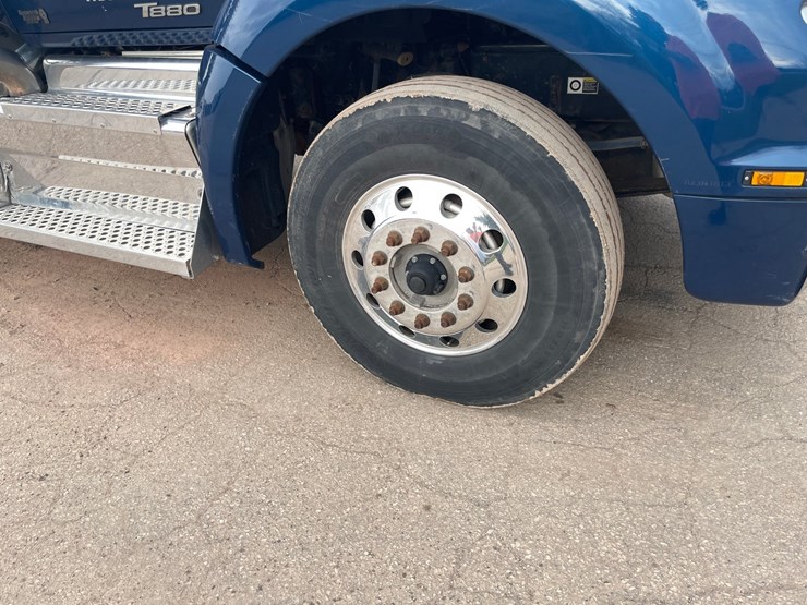 2015-kenworth-t880-image-15