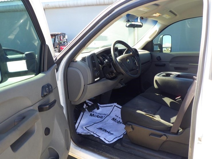 2012-chevrolet-2500hd-image-5